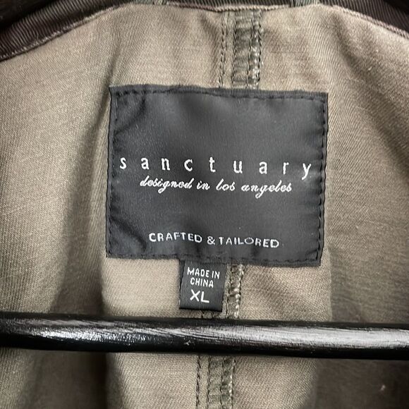 Sanctuary designed inĀ LA.ā Camo Jacket. SizeāXL - Picture 2 of 9